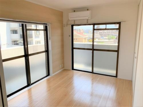 福岡市南区三宅１丁目の賃貸マンションの居間・リビング|物件の画像3