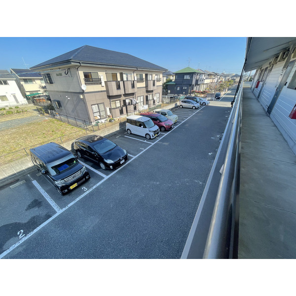 福岡市西区横浜３丁目のハイツの駐車場