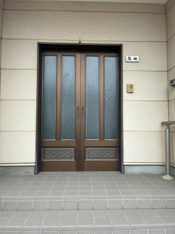 西本町１丁目　中古戸建の玄関