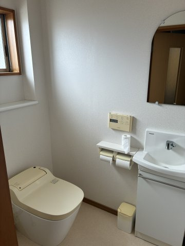 西本町１丁目　中古戸建のトイレ