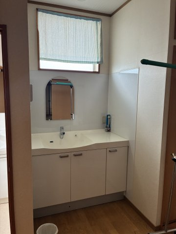 西本町１丁目　中古戸建の独立洗面台