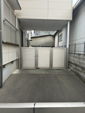 西本町１丁目　中古戸建の駐車場