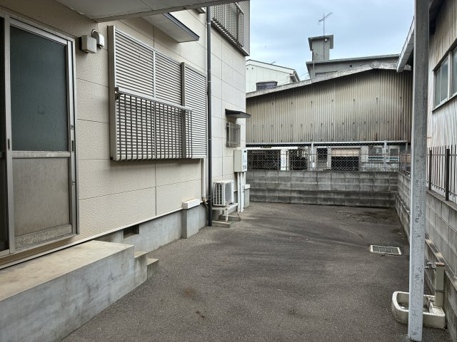 西本町１丁目　中古戸建の駐車場