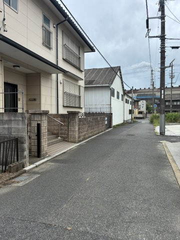 西本町１丁目　中古戸建の前面道路含む現地写真