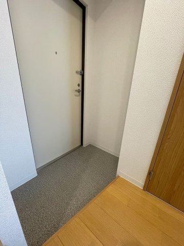 ヴィラナリー放出の玄関