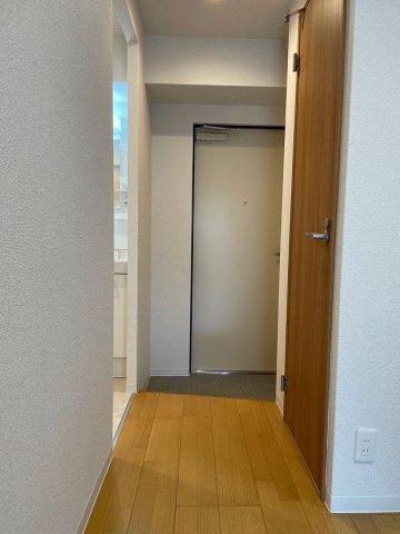 ヴィラナリー放出の玄関