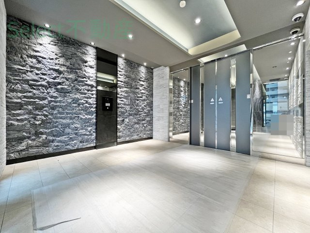 S-RESIDENCE黒川本通一丁目のエントランス