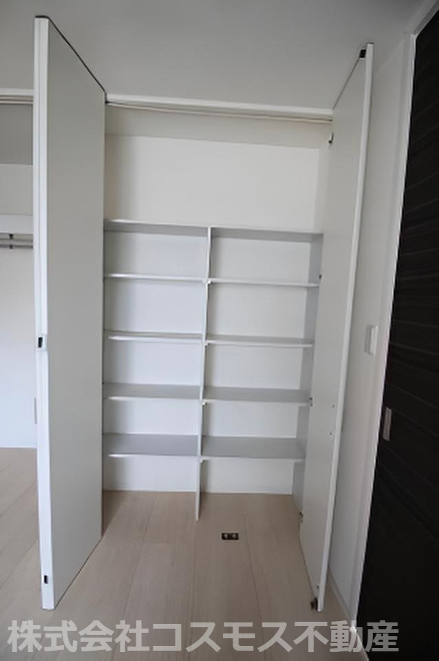プレジデンス今 の収納|別のお部屋の同仕様写真です。