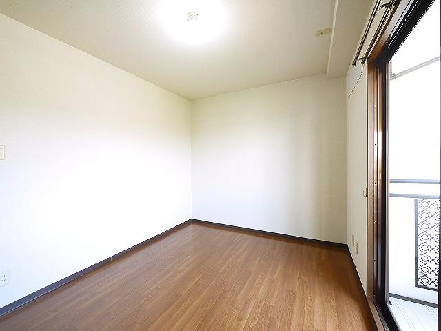 バーベナ光台D棟の洋室|ゆったりした洋室です