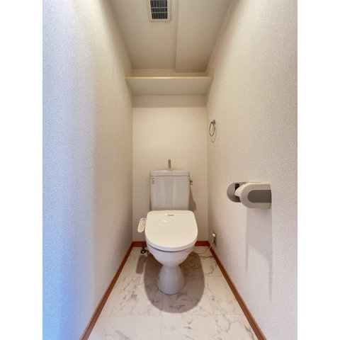 福岡市早良区東入部３丁目の賃貸マンションのトイレ
