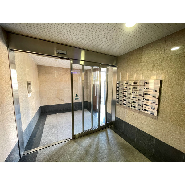 福岡市早良区東入部３丁目の賃貸マンションのロビー