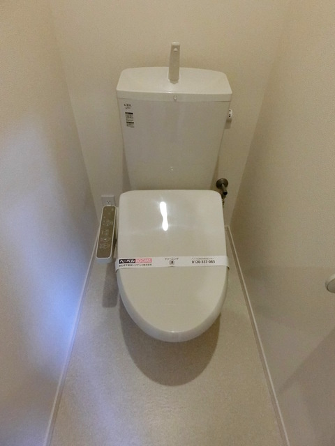 小平市小川西町５丁目の賃貸マンションのトイレ|★シャワー付きトイレ★
