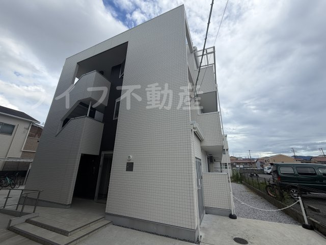 リビングライフ長瀬イーストの外観|外観は落ち着いています