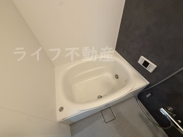 リビングライフ長瀬イーストの浴室|コンパクトで使いやすいお風呂です