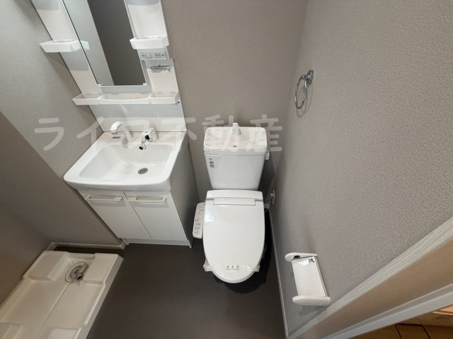 リビングライフ長瀬イーストのトイレ|コンパクトで使いやすいトイレです