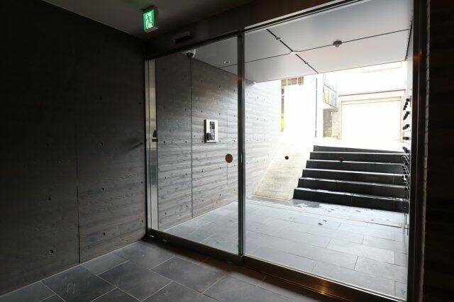 ＧＥＮＯＶＩＡ新大塚のエントランス