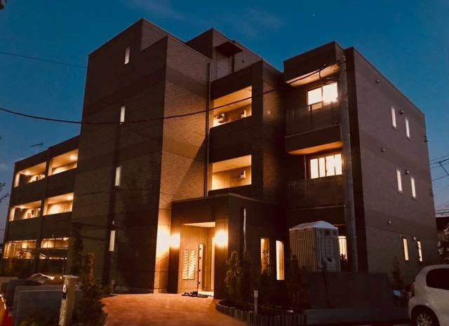 稲城市大丸の賃貸マンションの外観