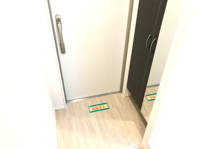 稲城市大丸の賃貸マンションの玄関