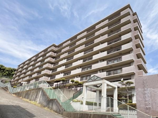 東明野ハイツのその他|外観はしっかりとした印象で安心感があります。
敷地内には緑も配され落ち着いた雰囲気が魅力です。