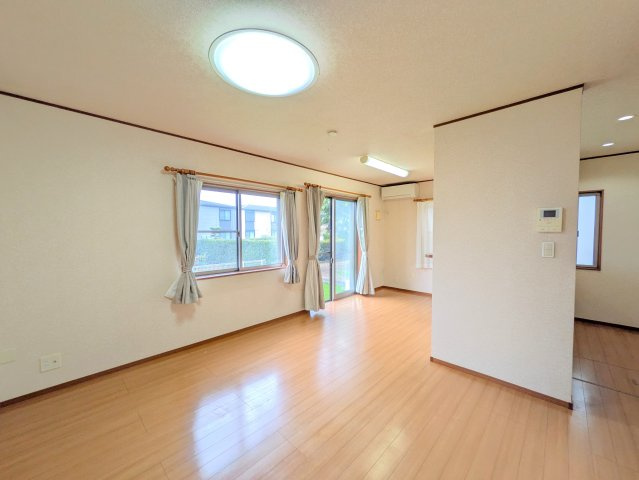 下浜田町戸建の居間・リビング