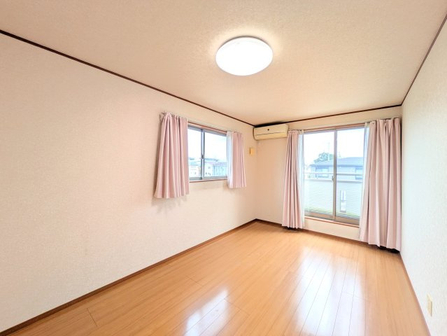 下浜田町戸建の居間・リビング