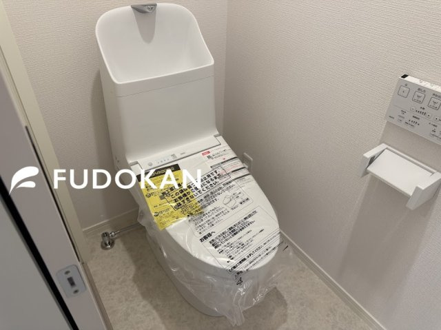 酒田市上安町【全館空調×平屋】1号棟のトイレ|節水タイプのトイレは水道代の節約に繋がります。