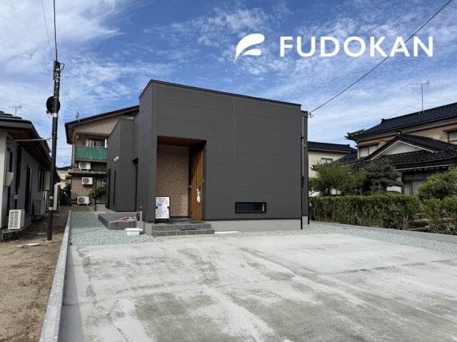酒田市上安町【全館空調×平屋】1号棟の駐車場|駐車場は土間コンクリート施工済みです。