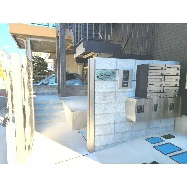 Ａｍｂｉｔｉｏｎ草加吉町のエントランス