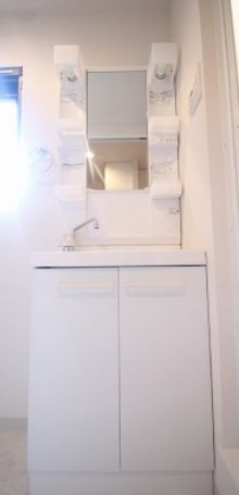 ラフィネ森下の独立洗面台|朝の支度にも助かる、独立の洗髪洗面化粧台