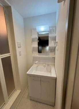 カインドネス狭山ヶ丘の独立洗面台|※同施工別部屋参考写真