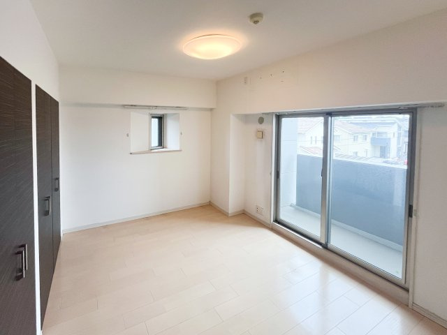 津市半田《オーラム南が丘ガーデン》の洋室