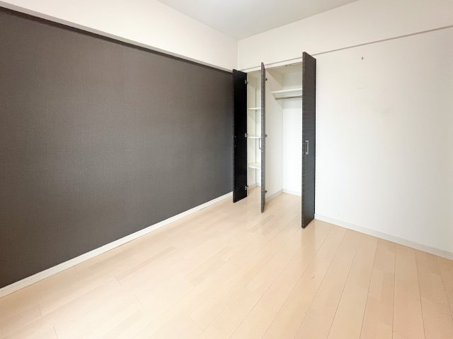 津市半田《オーラム南が丘ガーデン》の洋室