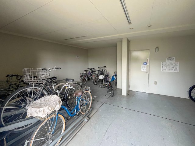 津市半田《オーラム南が丘ガーデン》の駐車場