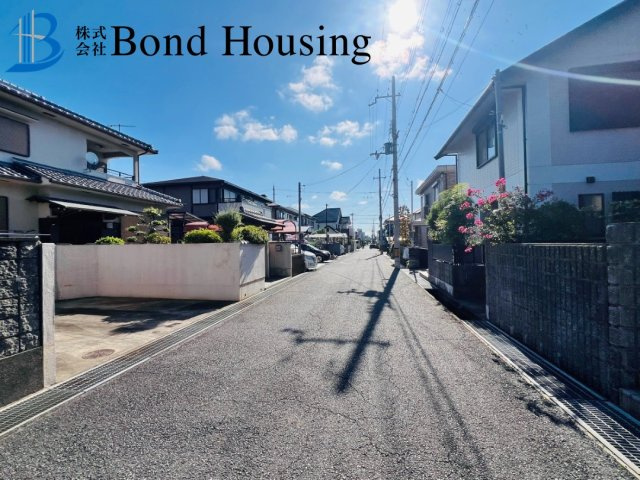敷地面積約66坪以上確保　宮下　築32年の前面道路含む現地写真