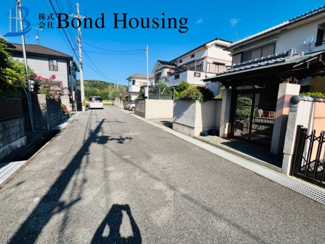 敷地面積約66坪以上確保　宮下　築32年の前面道路含む現地写真