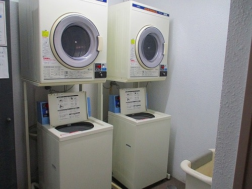ロマネスク南薬院のその他|共用部コインランドリー※前回募集時の写真２０２３年１０月撮影