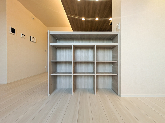 エルデガーデン Ⅱ号館の収納|ＬＤＫ棚