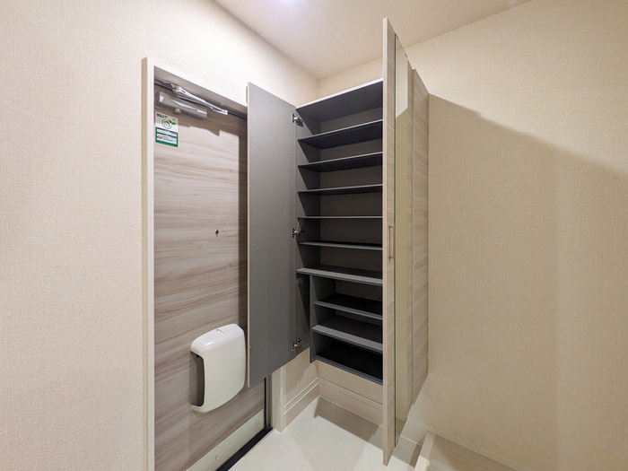 エルデガーデン Ⅱ号館の収納|シューズボックス