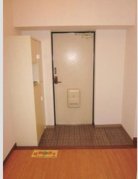 アビタシオン一番館の玄関
