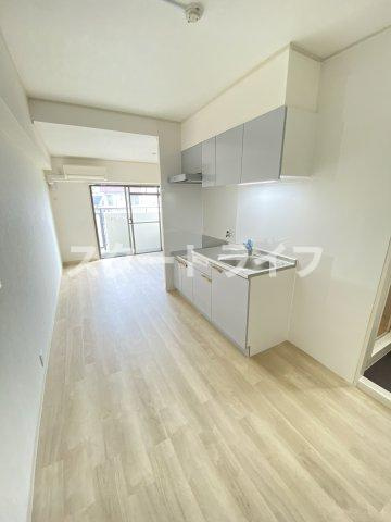 大阪市淀川区十三元今里２丁目の賃貸マンションの居間・リビング