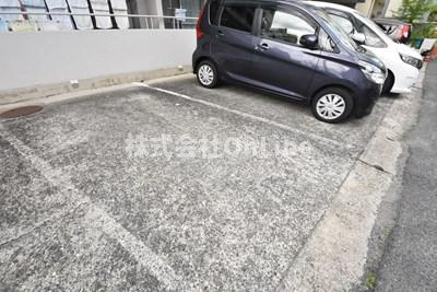エトワールヴィルーR山本南の駐車場