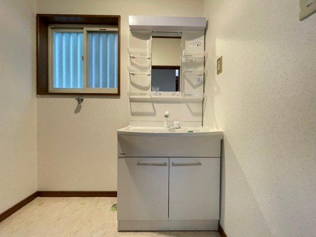 小野市天神町貸家の洗面所