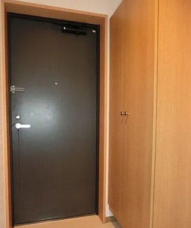 PREVERの玄関
