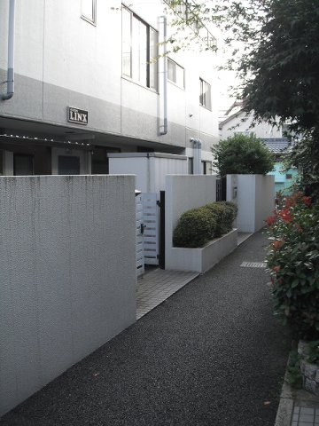 メゾンリンクスのエントランス