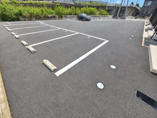 LOTUS中野町の駐車場