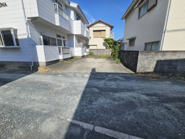 NEW AZUMAの駐車場