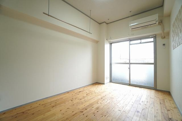 福岡市博多区博多駅東２丁目の賃貸マンションの居間・リビング|物件の画像3