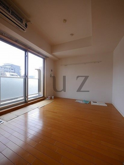 パティーナ川崎の居間・リビング|綺麗なフローリングのお部屋です！