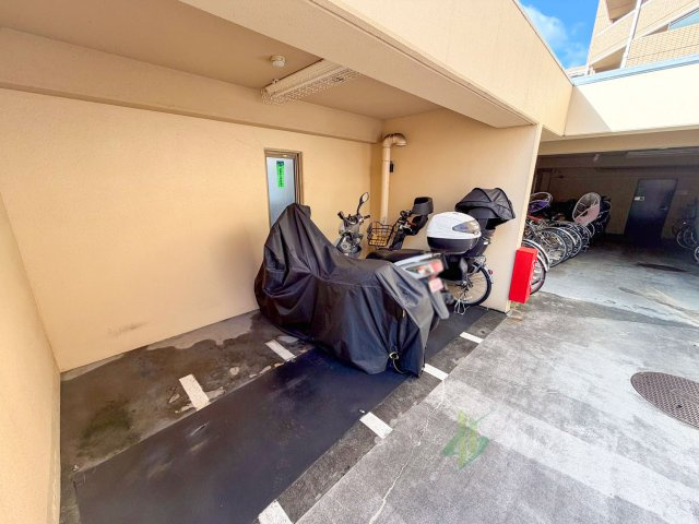 ルナコート等々力の駐車場