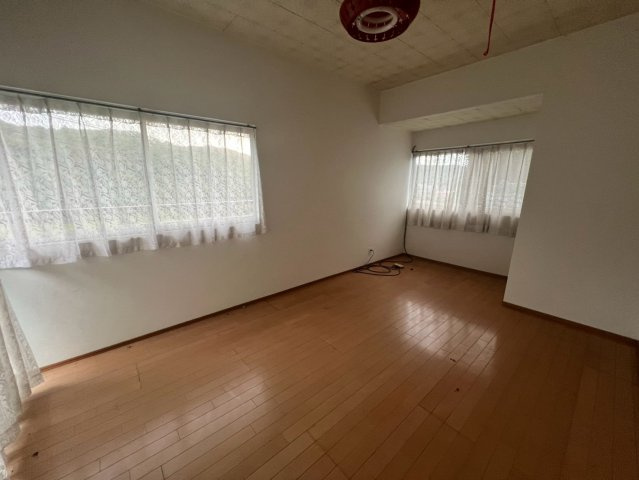  佐世保市鹿町町深江　5LDKの洋室
